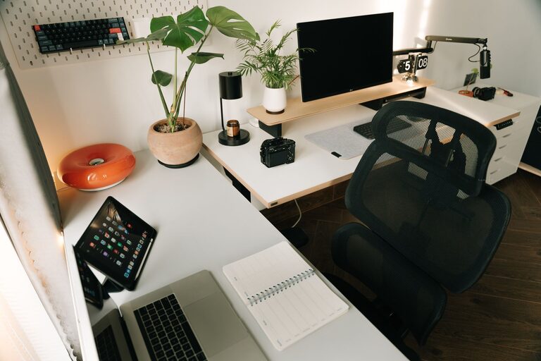 Tips for Creating a Productive Home Workspace That Boosts Focus and Comfort